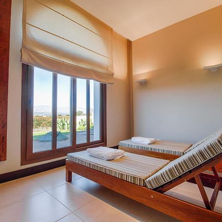 Hotel Grace Cafayate Extérieur photo A room at the spa