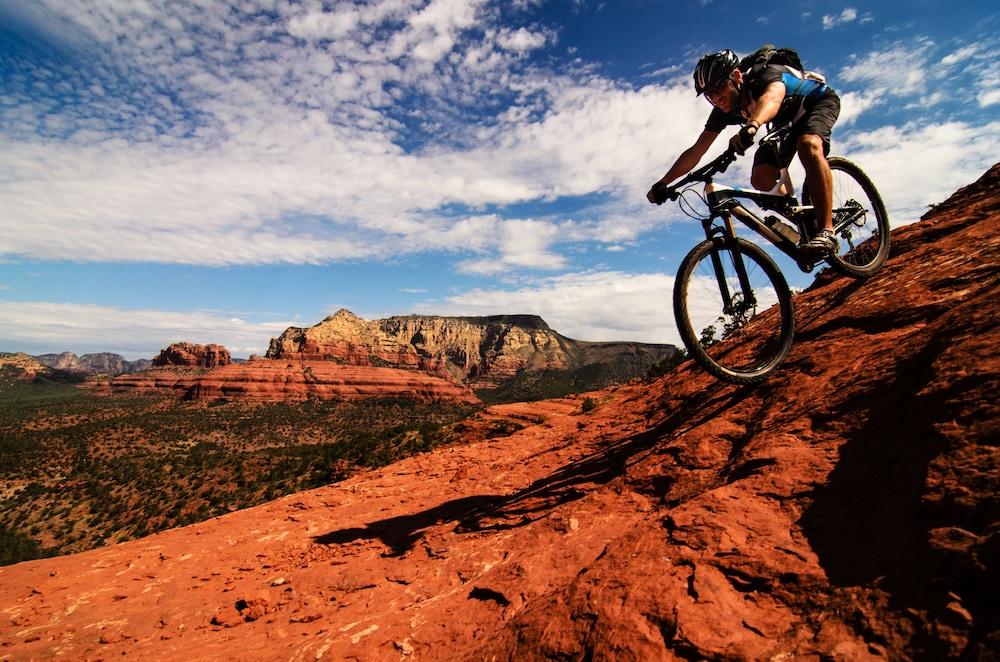Hotel Grace Cafayate Extérieur photo A mountain biker in Sedona, Arizona