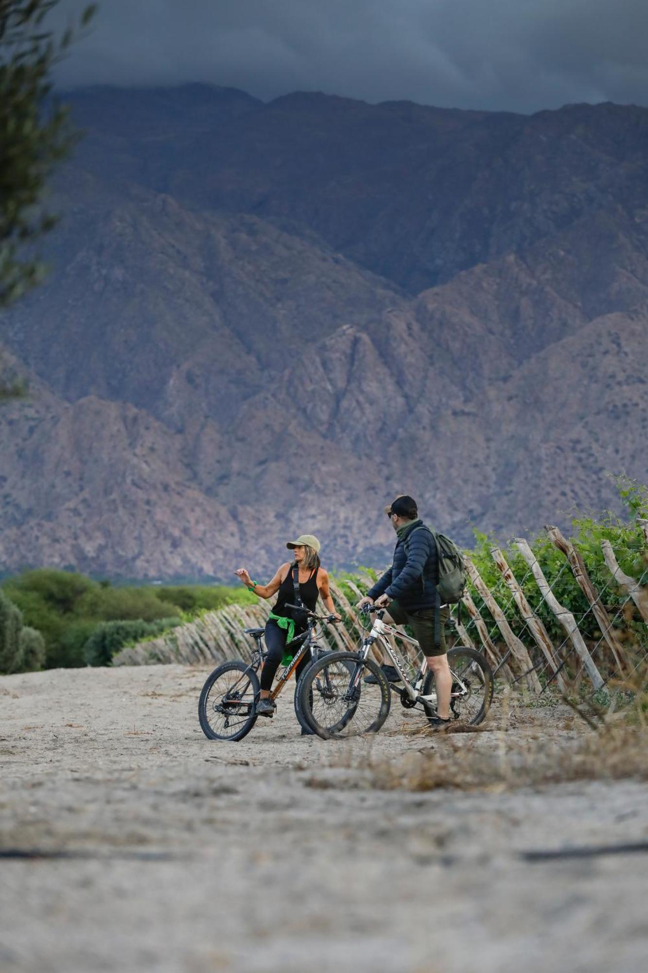Hotel Grace Cafayate Extérieur photo Biking in the Santa Rosa Mountains