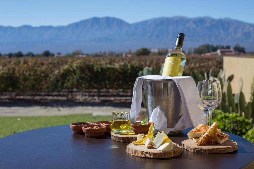 Hotel Grace Cafayate Extérieur photo A bottle of wine from the region