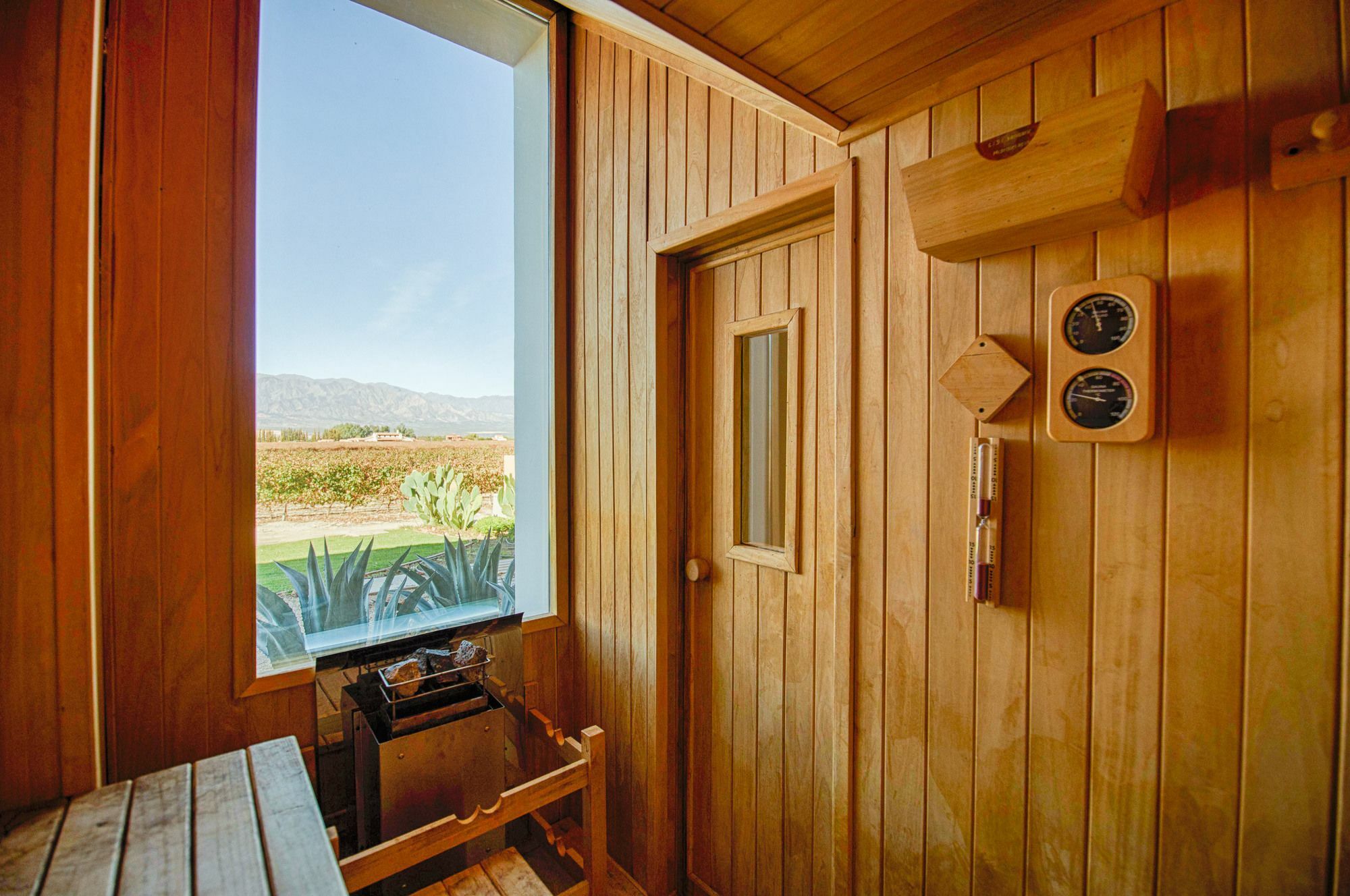 Hotel Grace Cafayate Extérieur photo A modern Finnish sauna